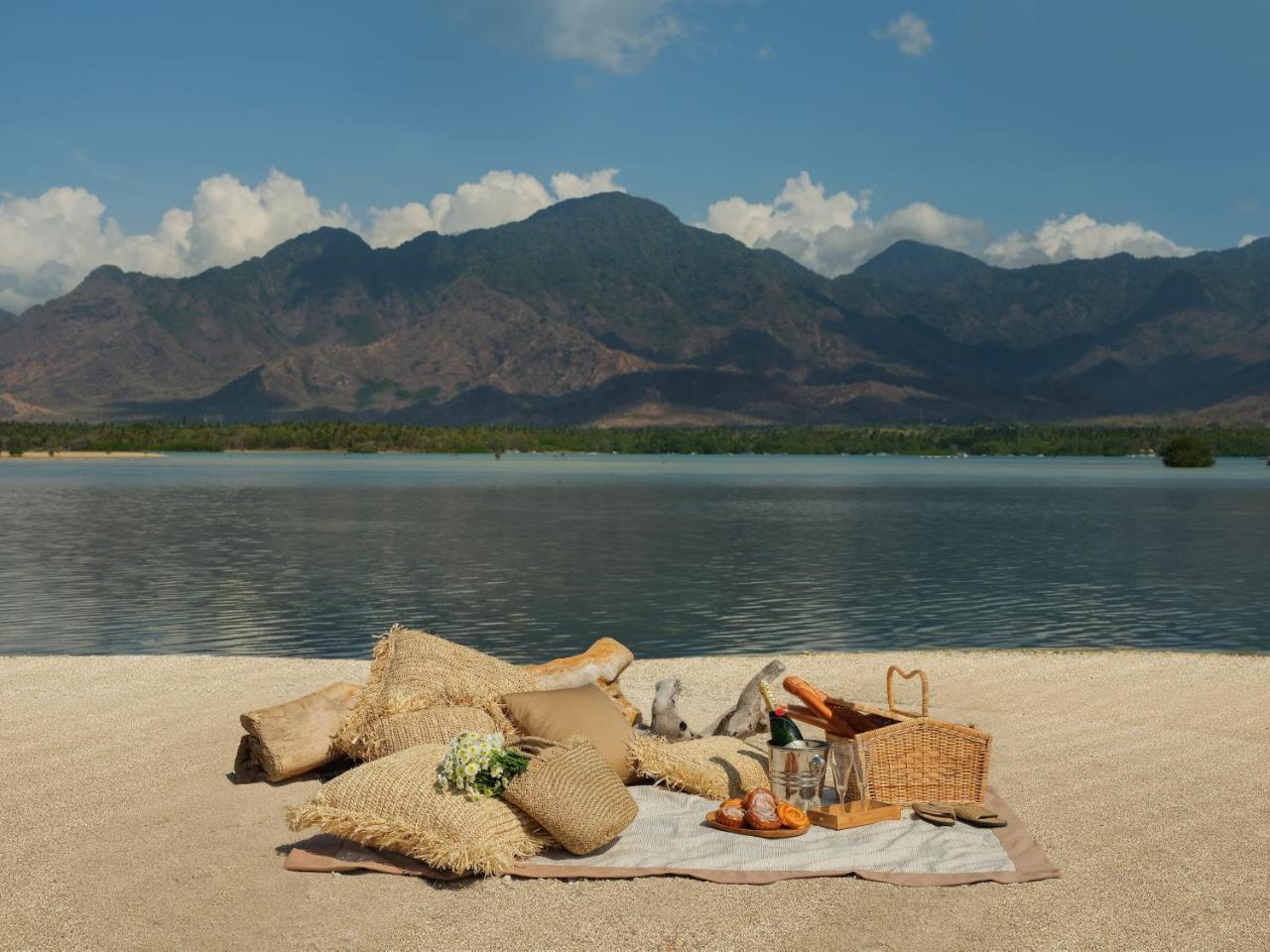 Mimpi Resort Menjangan Banyuwedang Exterior foto