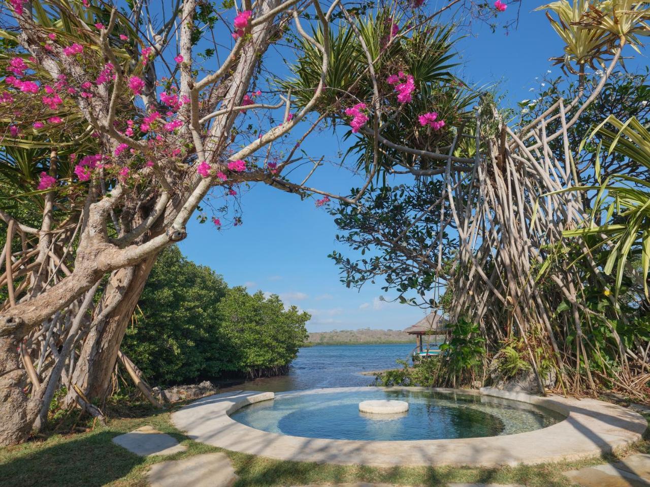 Mimpi Resort Menjangan Banyuwedang Exterior foto